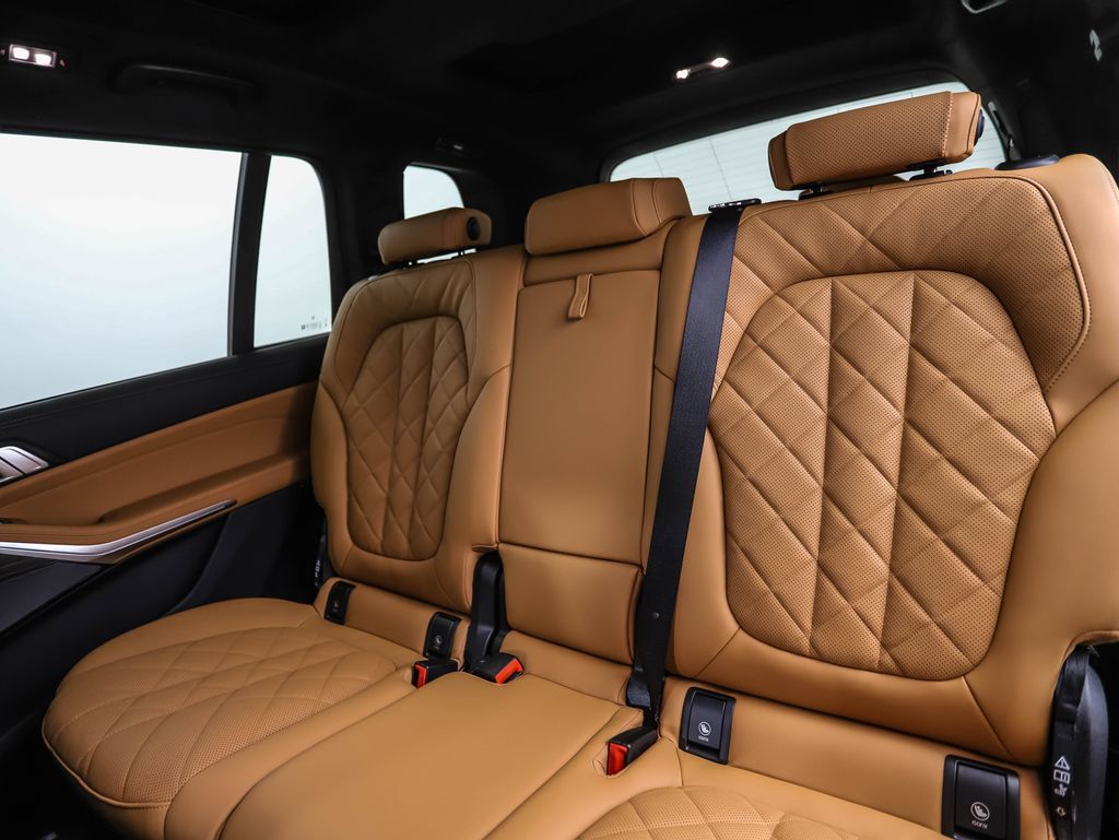 Thumbnail: 2027 BMW X7 - 23