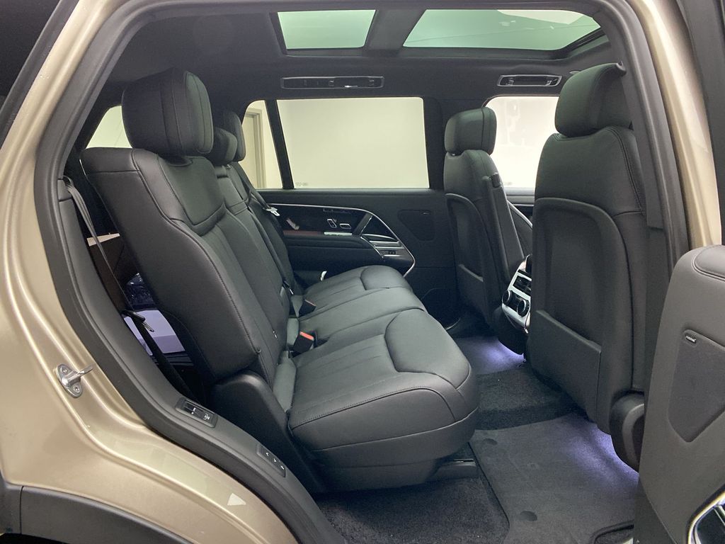 Thumbnail: 2023 Land Rover Range Rover - 12