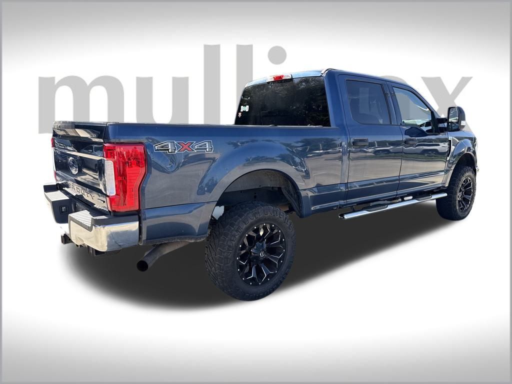 2017 Ford F-250SD XLT photo