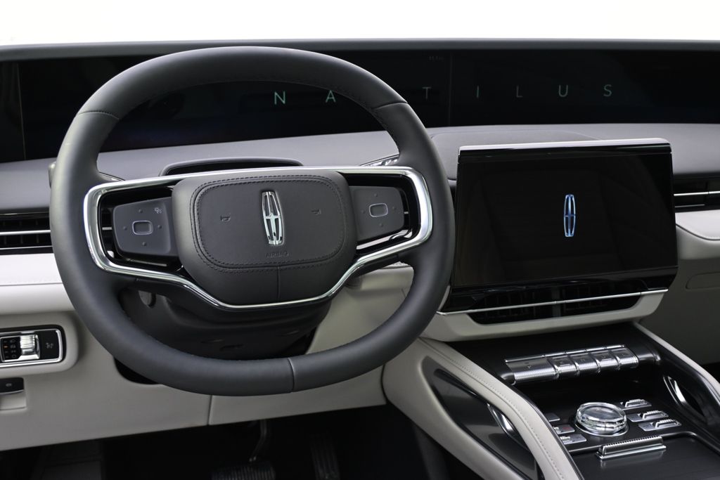 New 2026 White Lincoln Reserve image 12