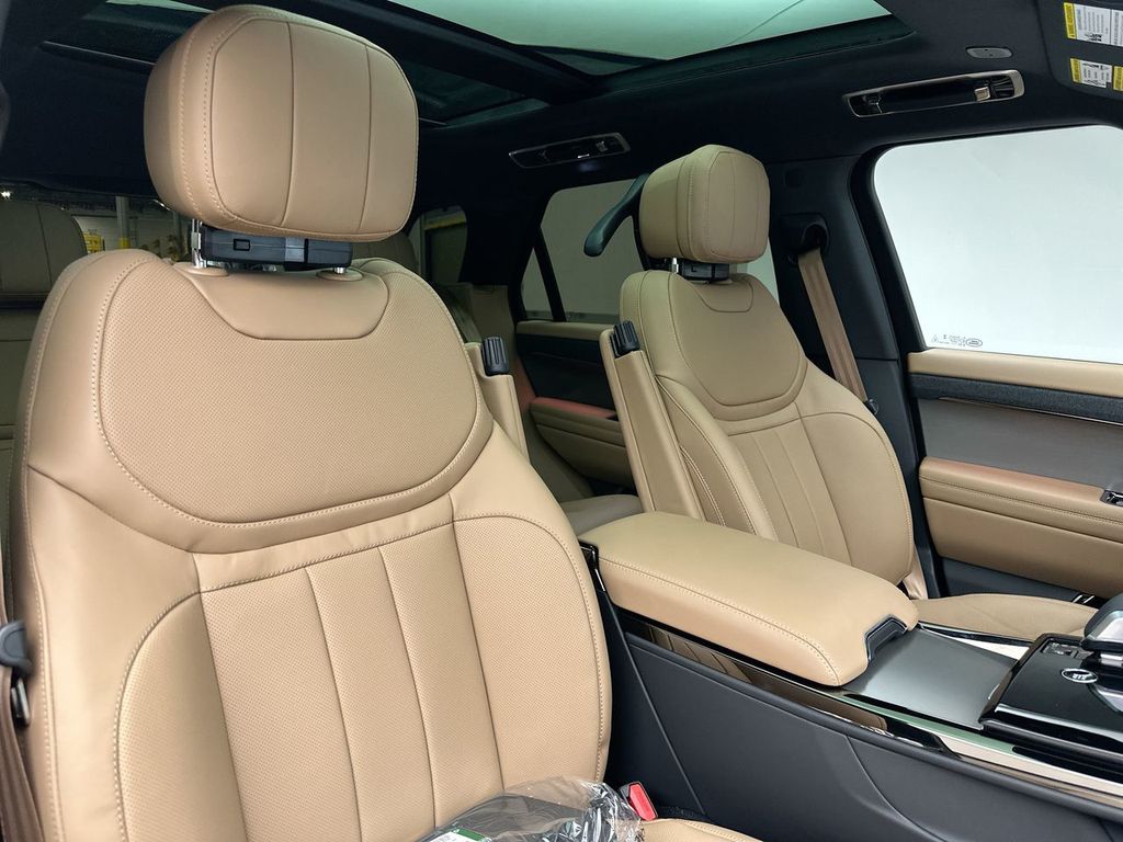 Thumbnail: 2026 Land Rover Range Rover Sport - 5