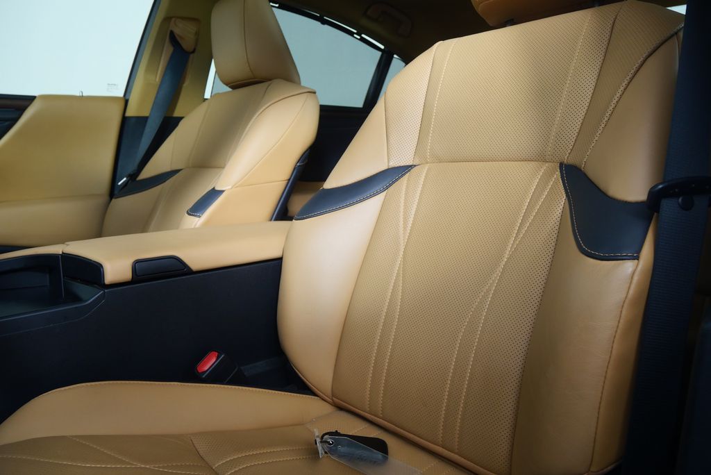 2023 Lexus ES  12