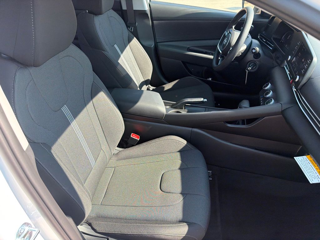 New 2026 White Hyundai SE image 14