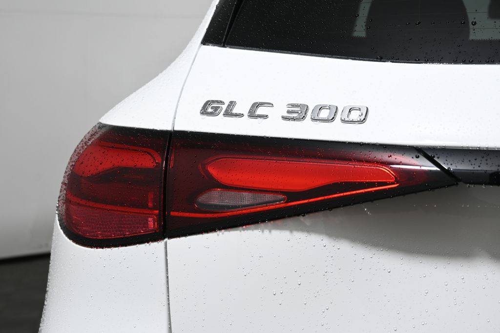 2025 Mercedes-Benz GLC 300 12