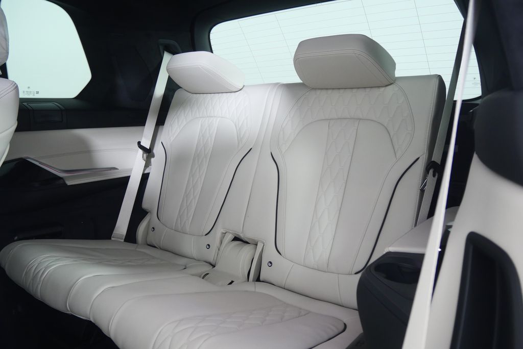 Thumbnail: 2026 BMW X7 - 18