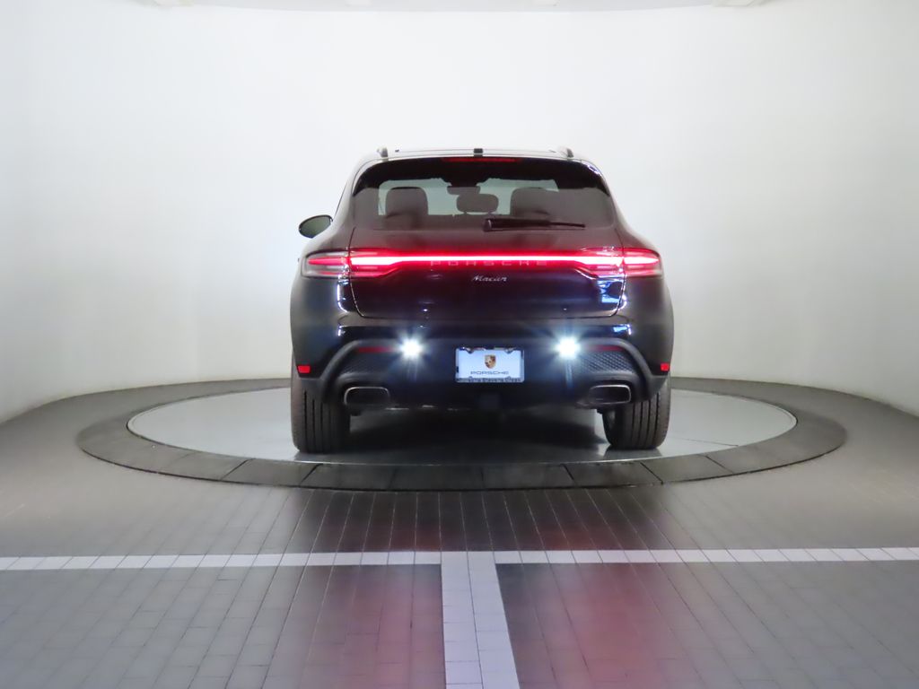 Thumbnail: 2026 Porsche Macan - 6