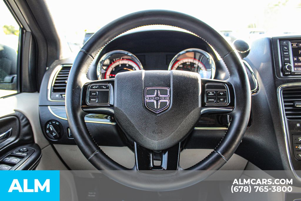 Used 2017 Silver Dodge SXT image 23