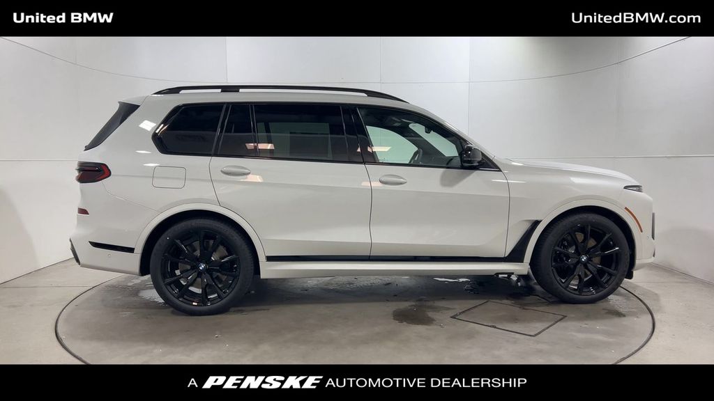 Thumbnail: 2026 BMW X7 - 9