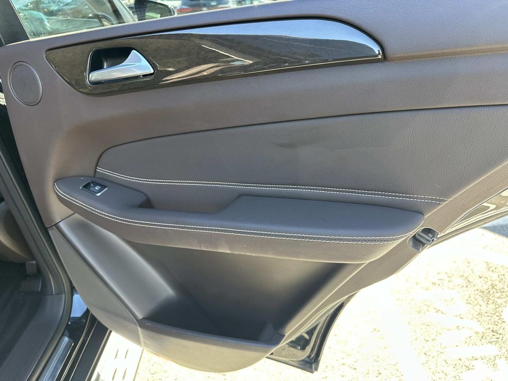 Thumbnail: 2018 Mercedes-Benz GLE - 22