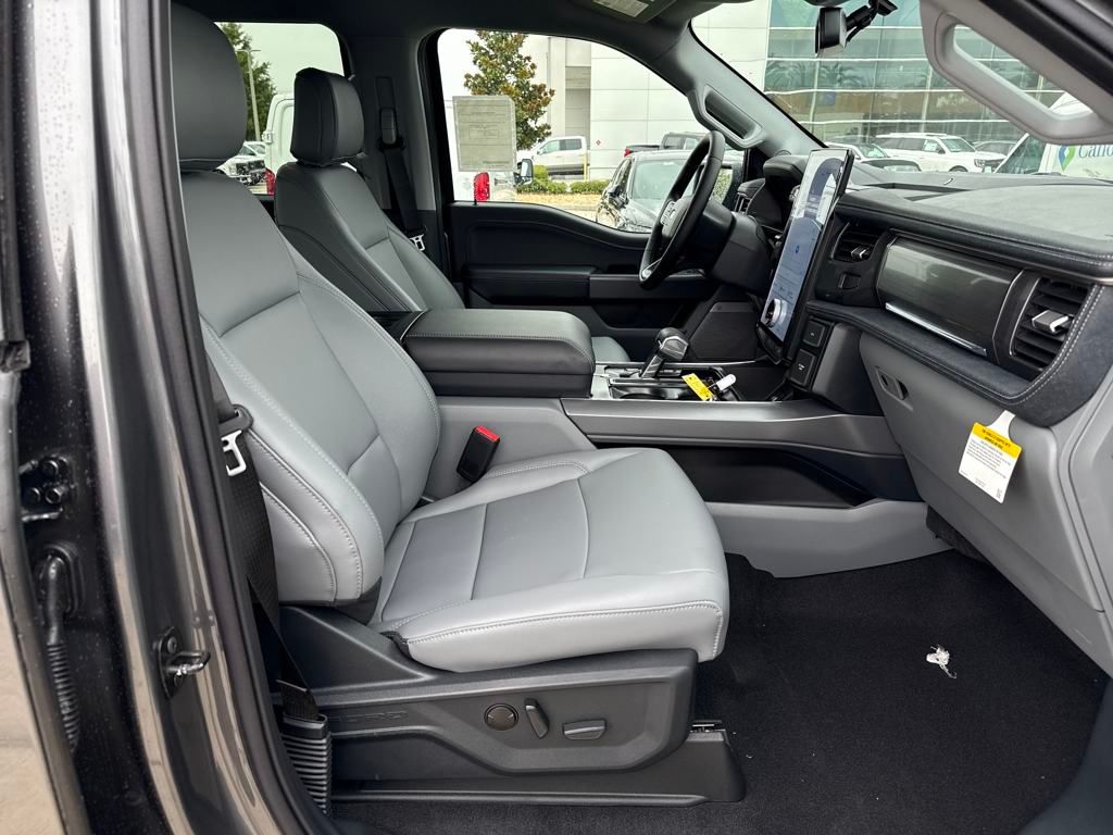 2025 Ford F-150 Lightning photo 26