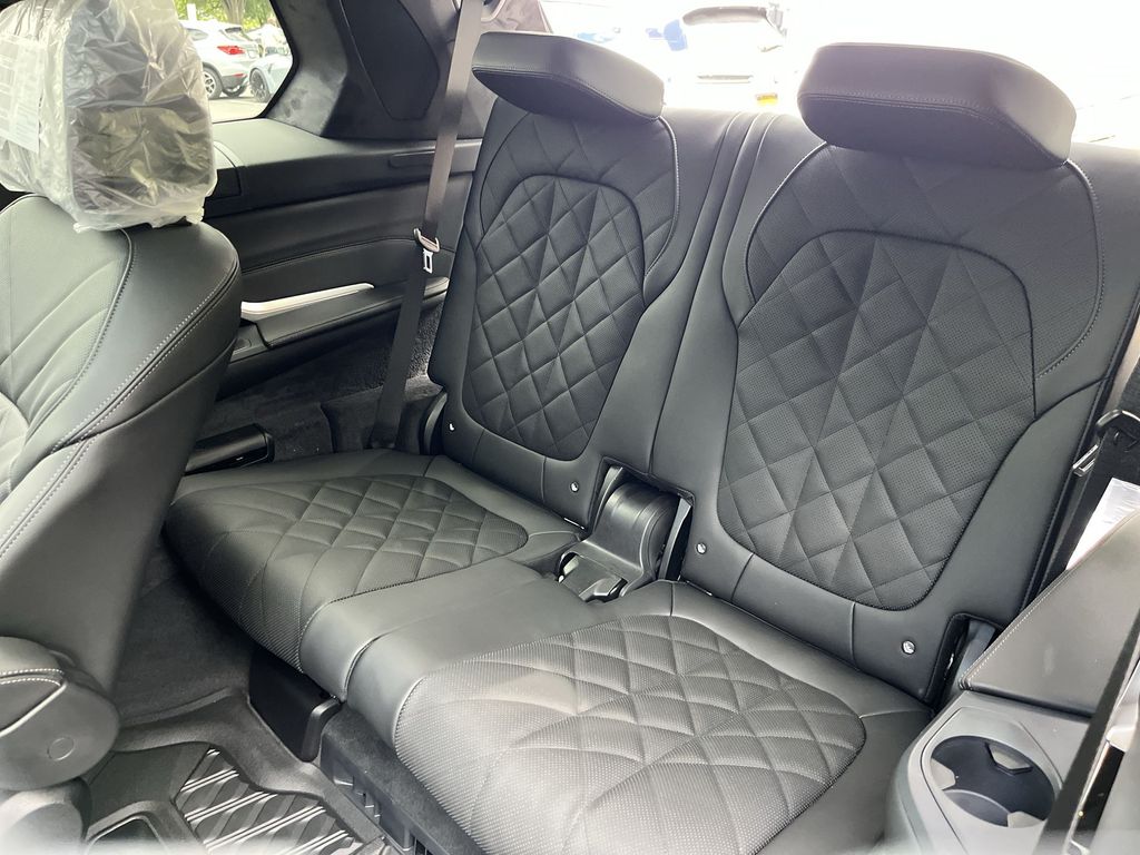 Thumbnail: 2026 BMW X7 - 24