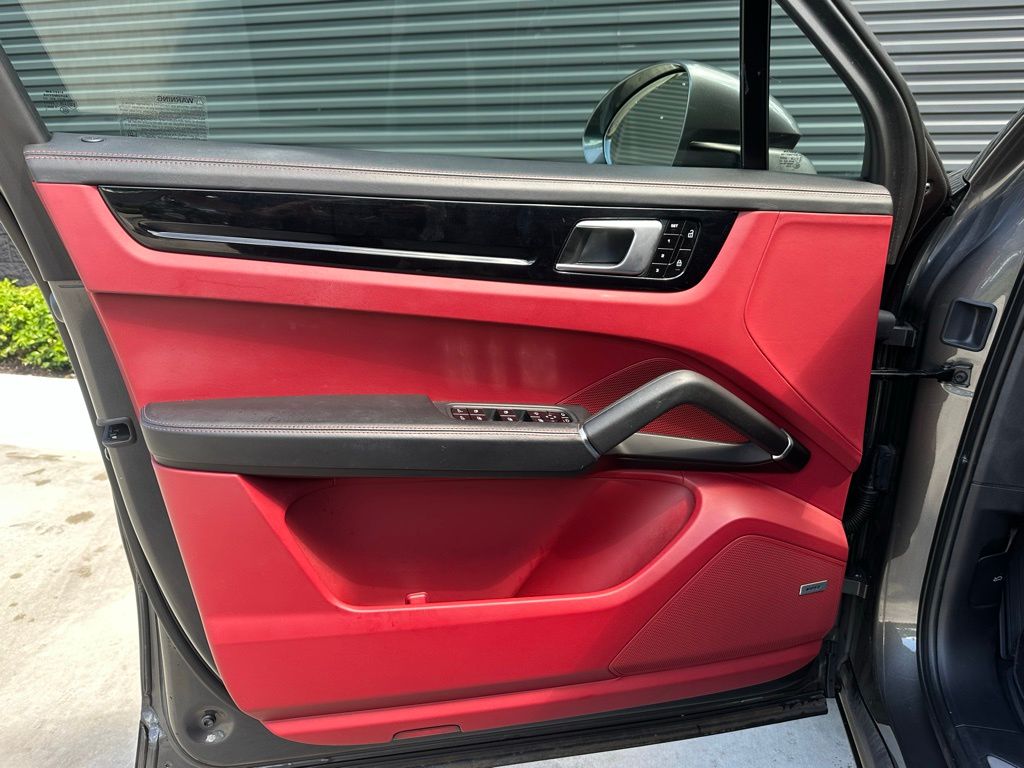 Thumbnail: 2021 Porsche Cayenne - 14