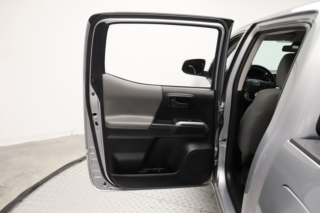 Thumbnail: 2019 Toyota Tacoma - 21