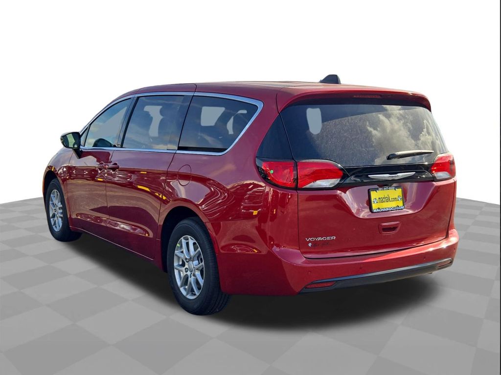 2025 Chrysler Voyager LX - 3