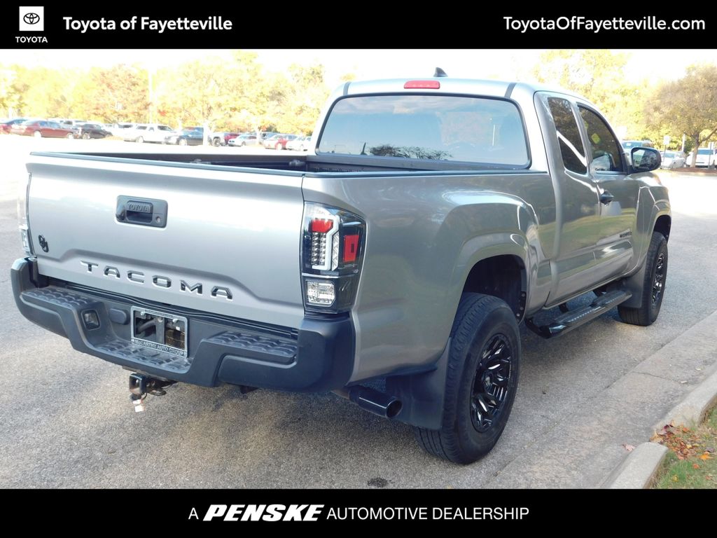 Thumbnail: 2017 Toyota Tacoma - 4