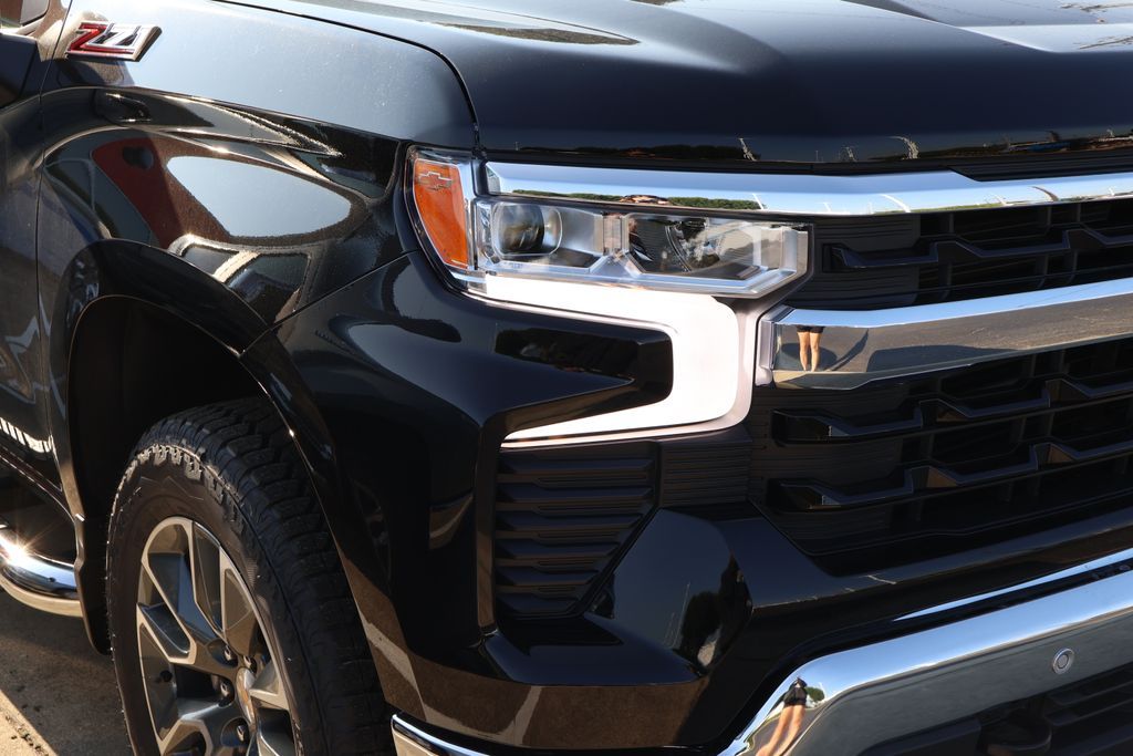 Thumbnail: 2026 Chevrolet Silverado 1500 - 3