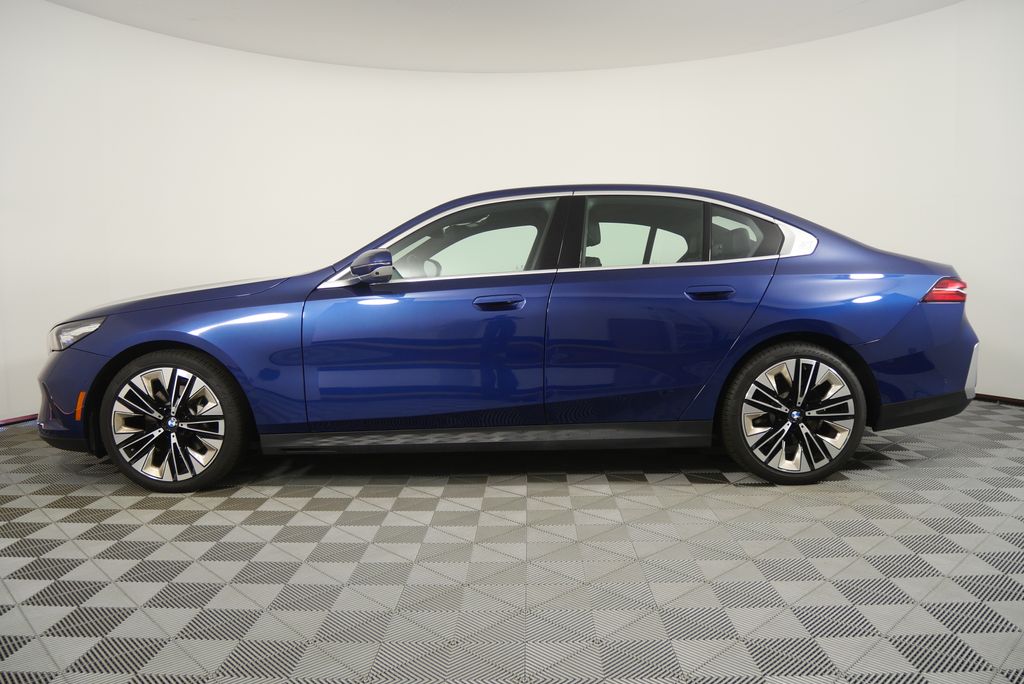 Thumbnail: 2026 BMW 5 Series - 6