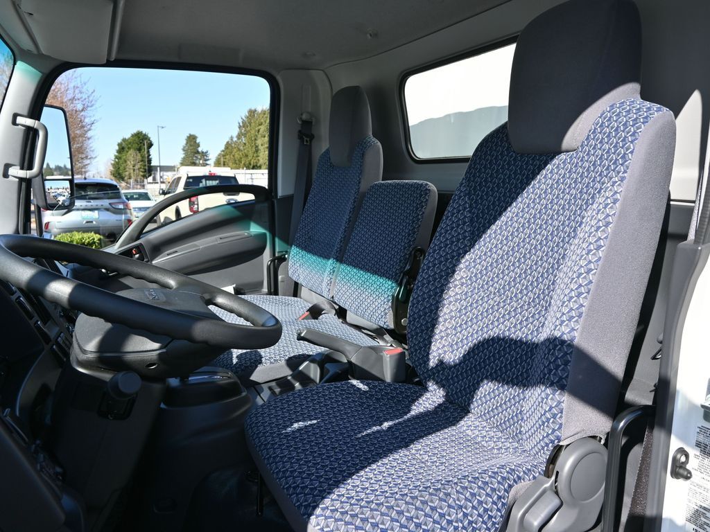 2024 Isuzu NPR HD 