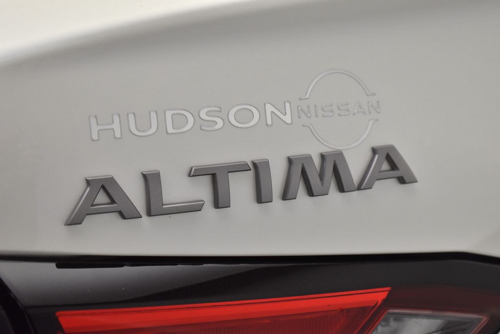 Thumbnail: 2025 Nissan Altima - 9