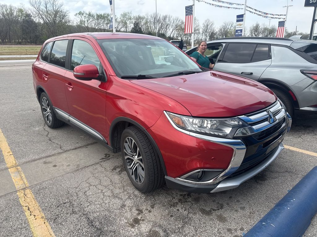 Red 2018 Mitsubishi Outlander SE FWD SUV / Crossover Front-Wheel Drive Continuously Variable Transmission