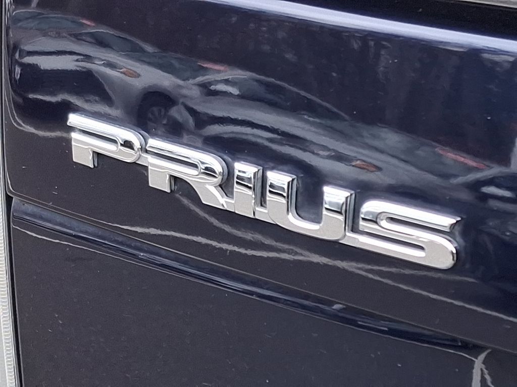 2014 Toyota Prius Two 30