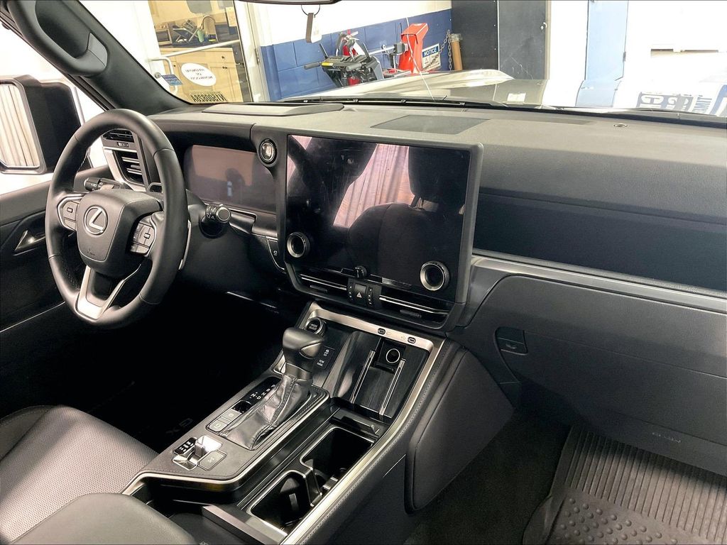 2024 Lexus GX — photo 14