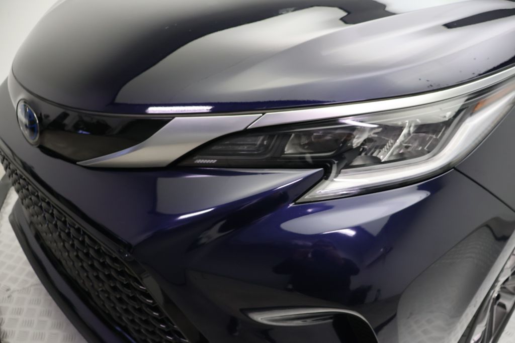 Thumbnail: 2024 Toyota Sienna - 3