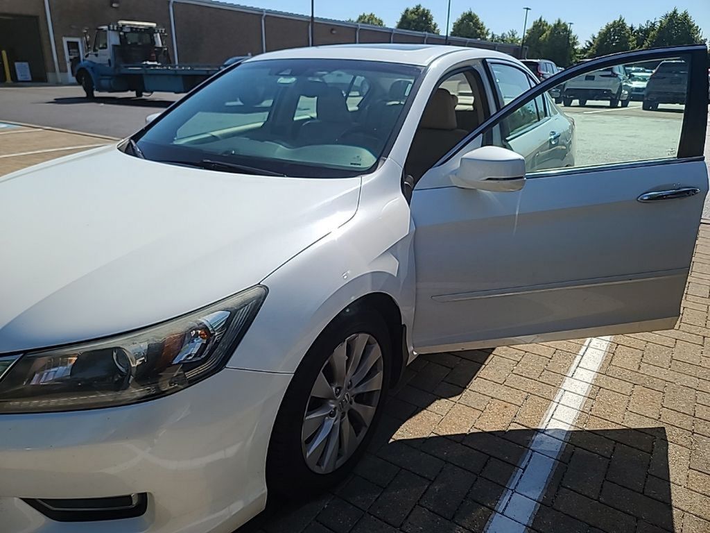 Used 2013 White Honda EX-L image 3