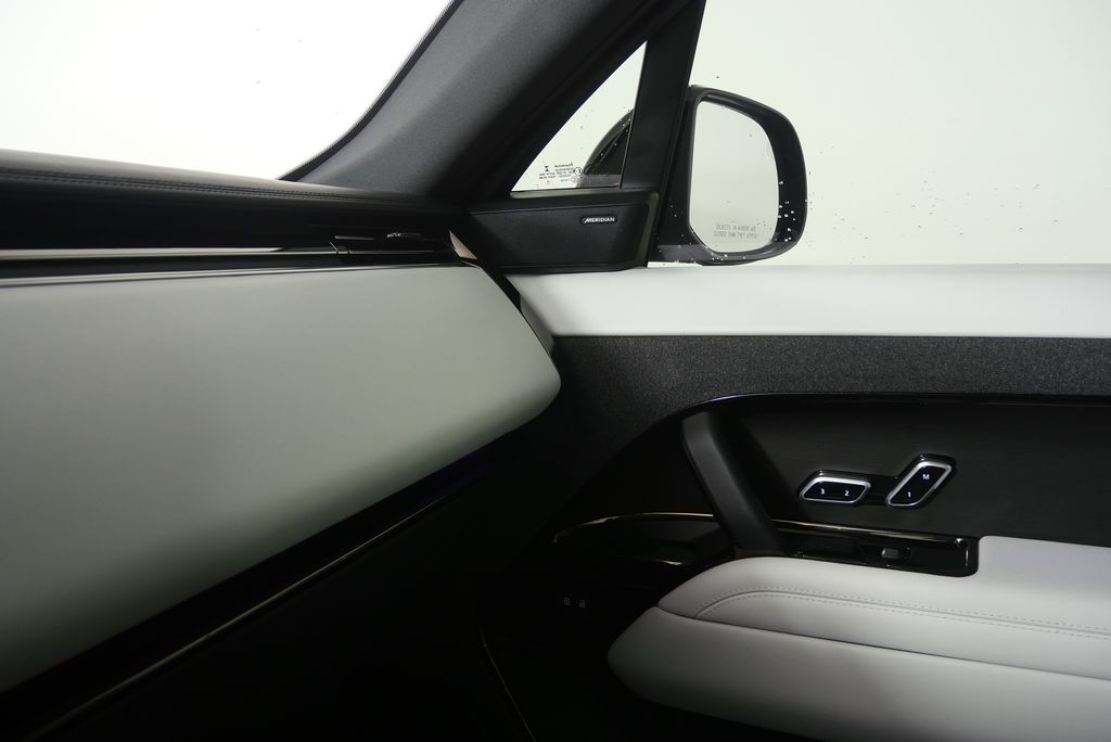 Thumbnail: 2023 Land Rover Range Rover Sport - 31