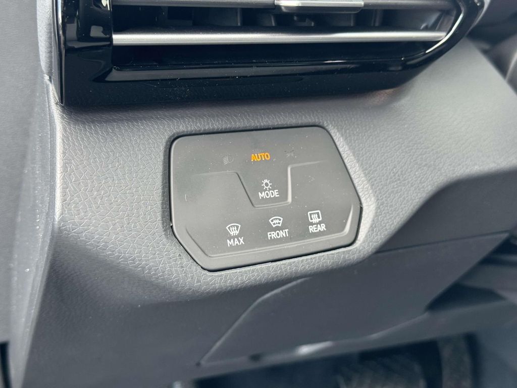 2025 Volkswagen ID.4 Pro photo