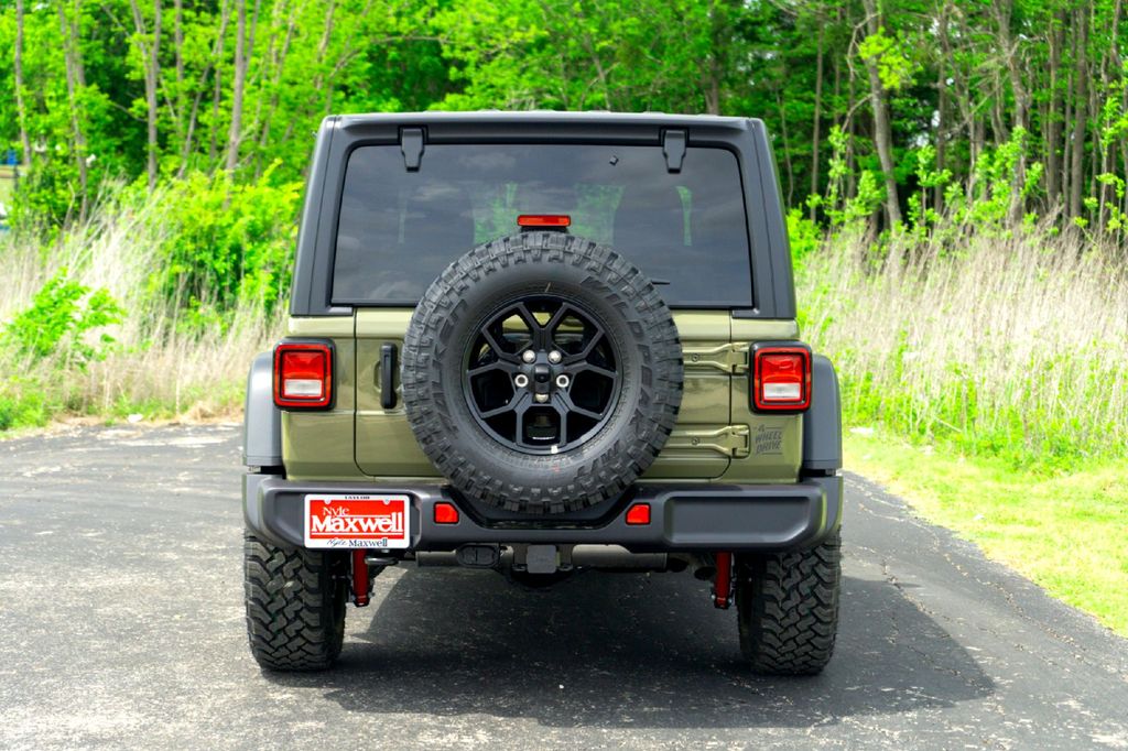 View vehicle photo 7