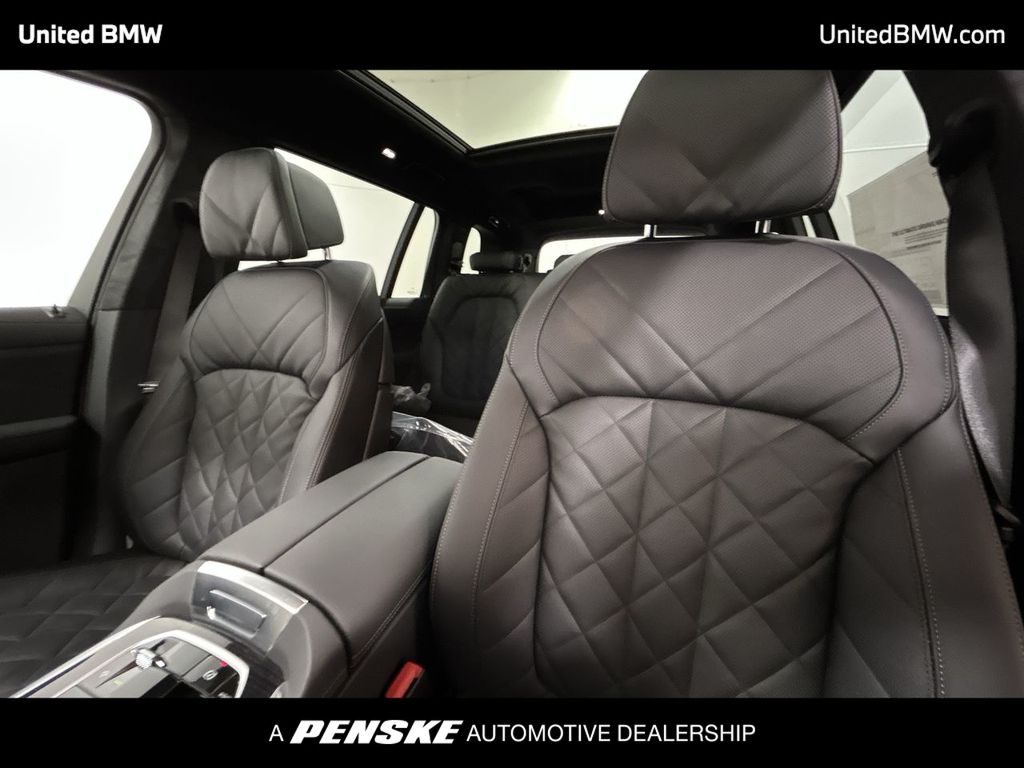 Thumbnail: 2026 BMW X7 - 13