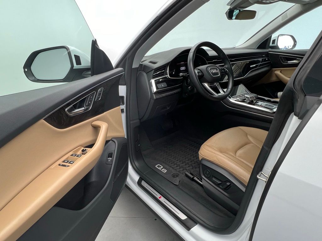 Thumbnail: 2021 Audi Q8 - 21