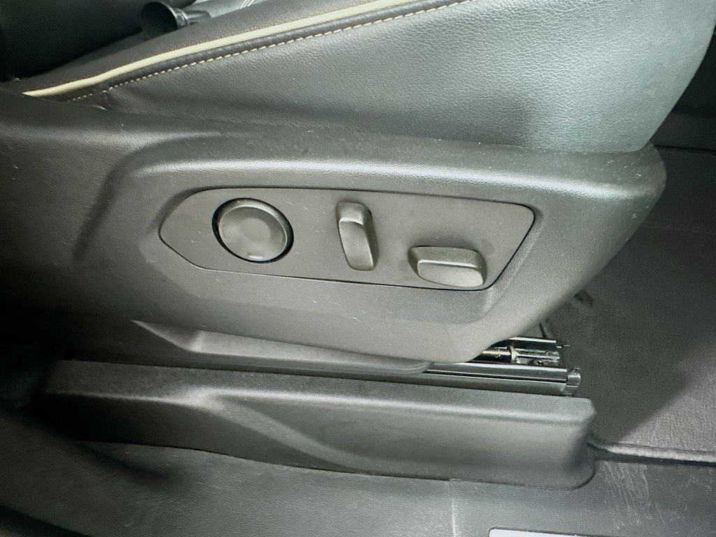 Used 2024 Gray Chevrolet Premier image 24