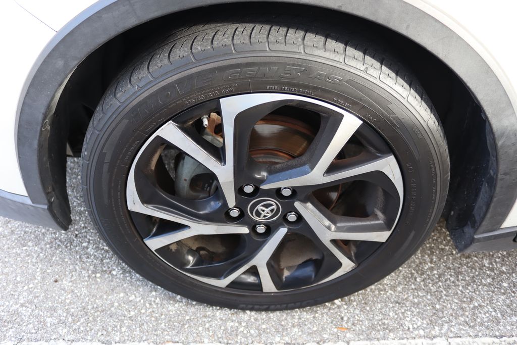 Thumbnail: 2018 Toyota C-HR - 4