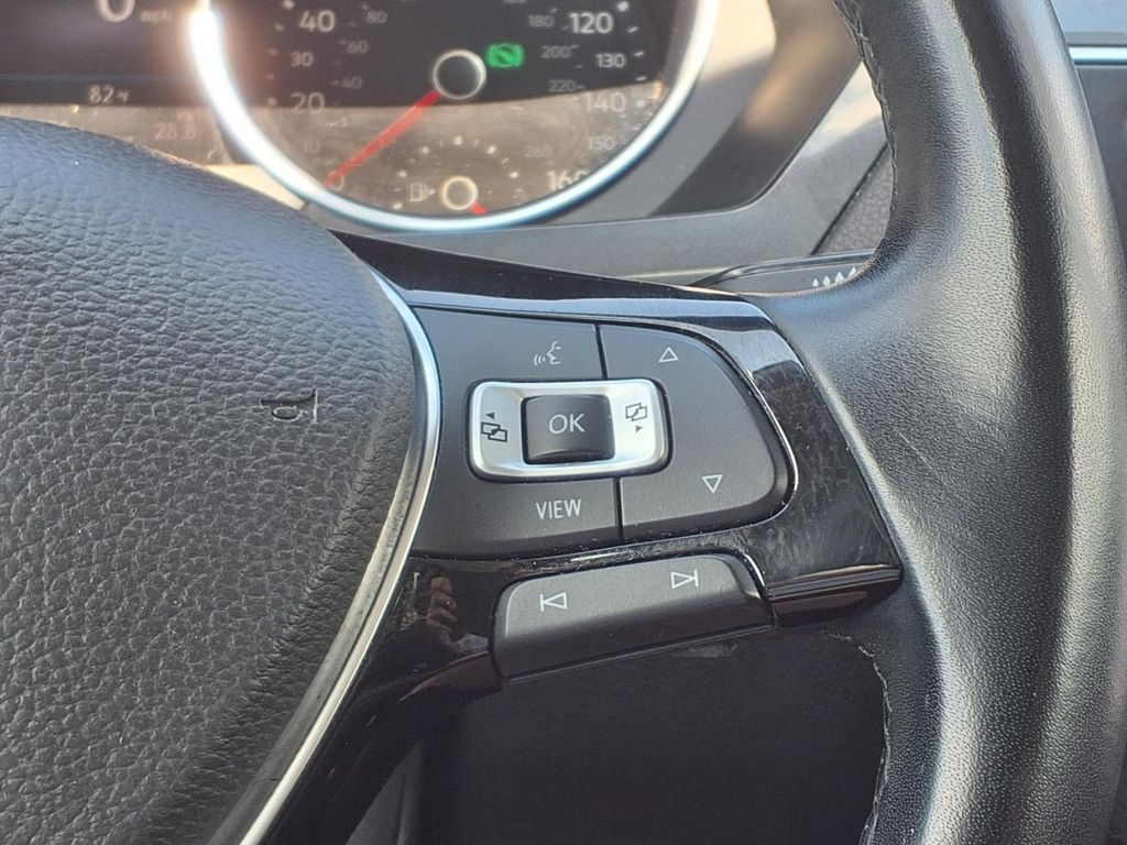 Used 2019 Platinum Gray Metallic Volkswagen 2.0T SE image 19
