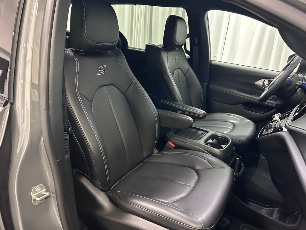 used 2023 Chrysler Pacifica car, priced at $34,450
