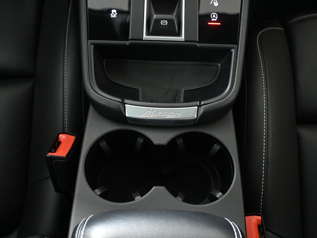 Thumbnail: 2022 Porsche Macan - 25