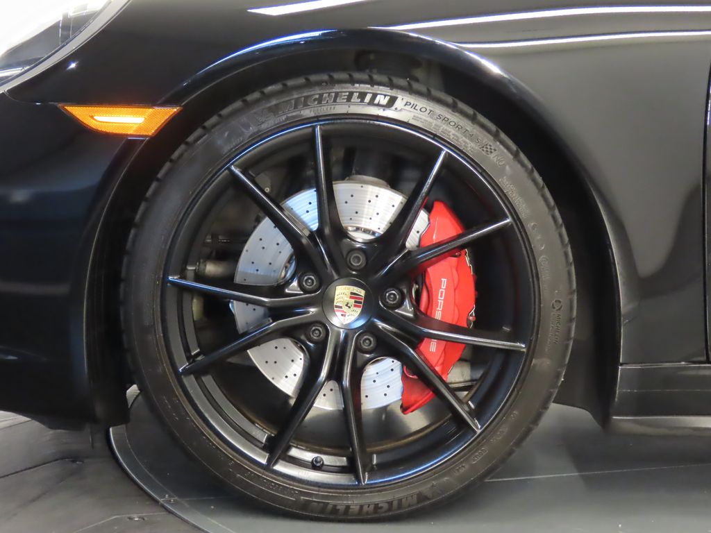 Thumbnail: 2018 Porsche 911 - 19