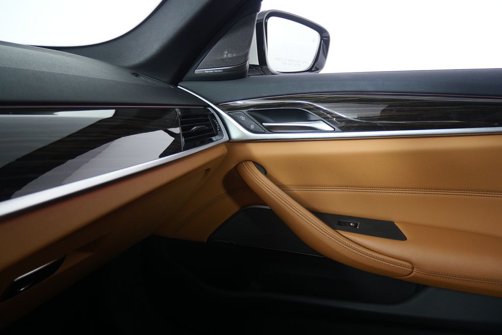 Thumbnail: 2023 BMW 5 Series - 31