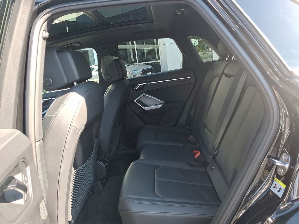 Thumbnail: 2025 Audi Q3 - 7