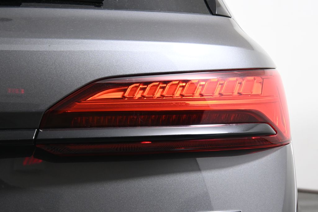 Thumbnail: 2025 Audi Q7 - 13