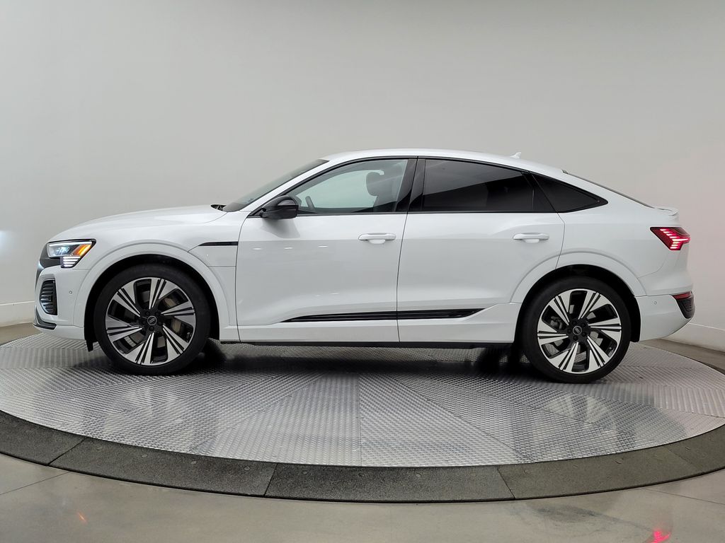 Thumbnail: 2024 Audi Q8 e-tron - 3