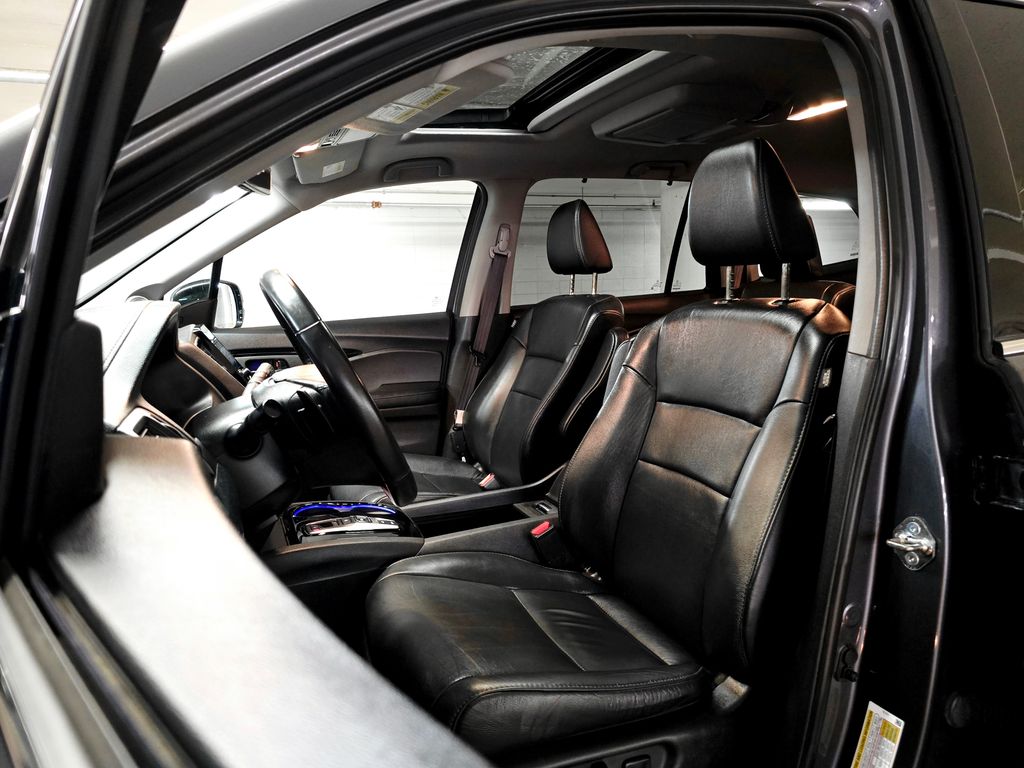 2020 Honda Pilot Touring photo 17