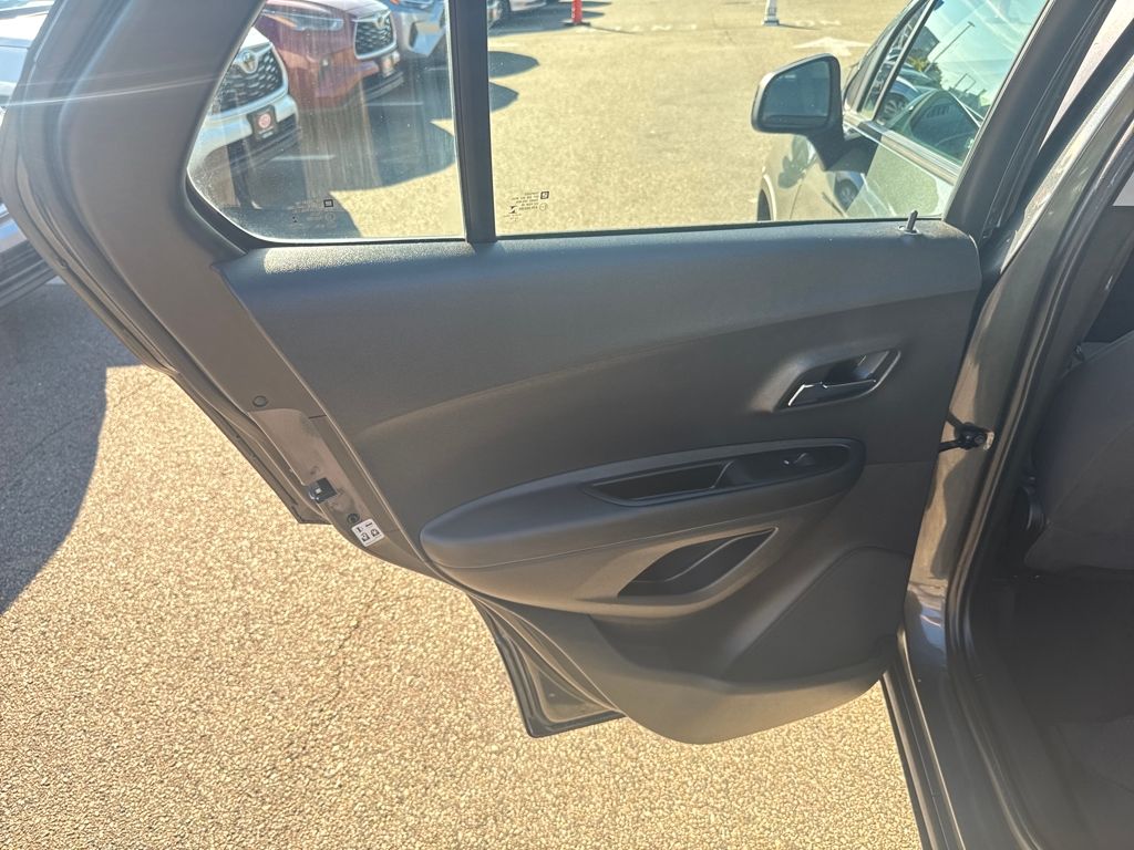 2020 Chevrolet Trax LS photo 31