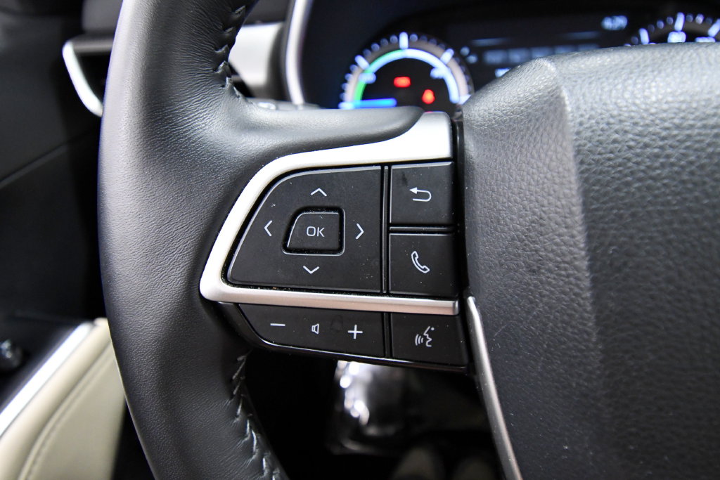 Used 2025 Toyota Highlander Hybrid SUV