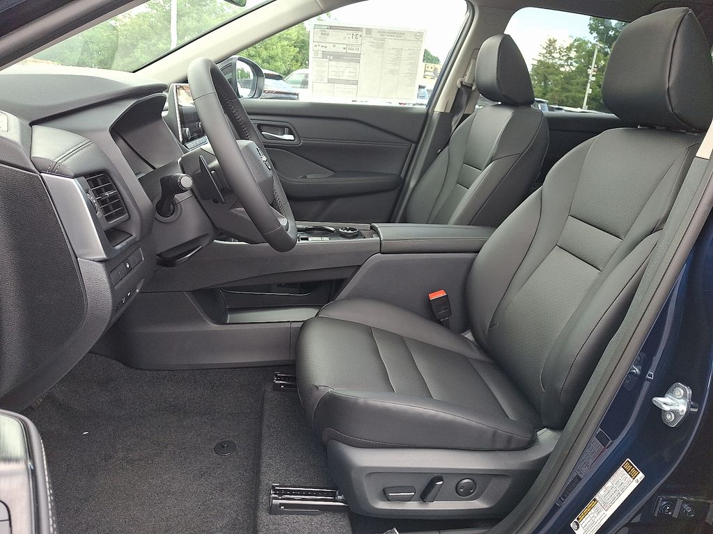 2026 Nissan Rogue — photo 9
