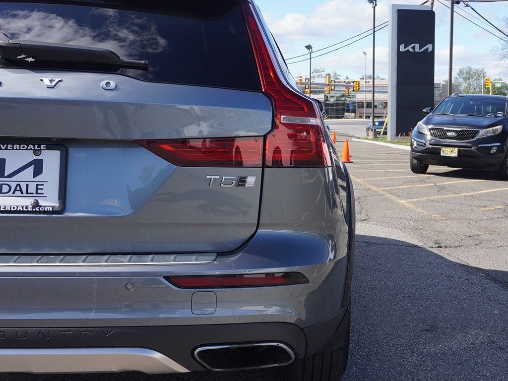 Used 2020 Gray Volvo T5 image 20