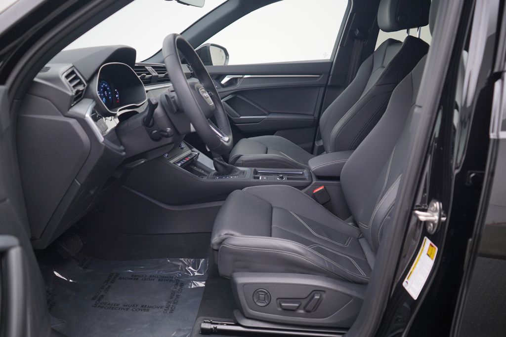 Thumbnail: 2025 Audi Q3 - 6