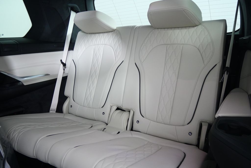 Thumbnail: 2026 BMW X7 - 18